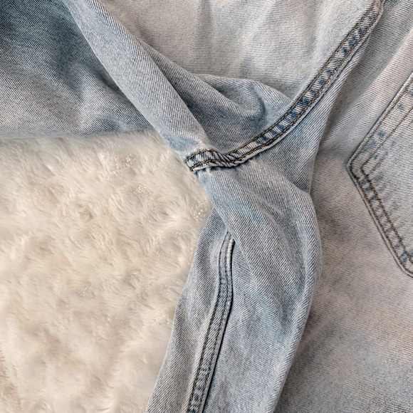 Classic Light Blue Women's Jeans - Picture 12 of 15